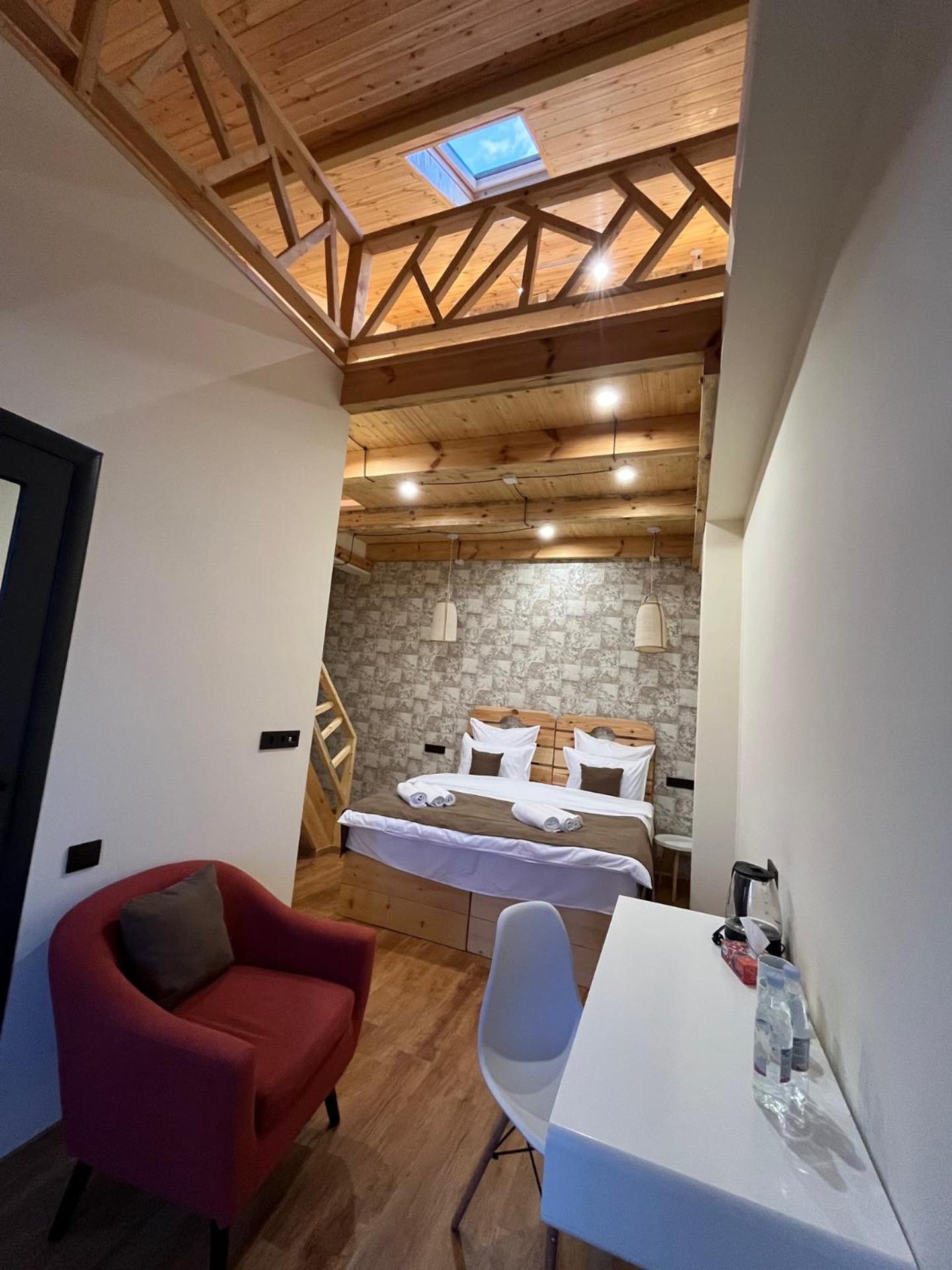 Berkri Gastro Yard&Guest House Yenokavan Eksteriør bilde