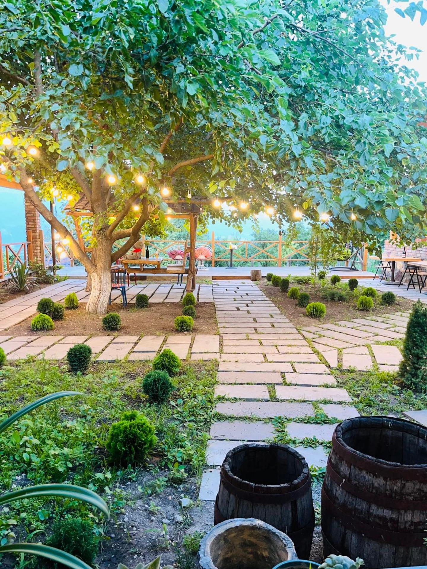 Berkri Gastro Yard&Guest House Yenokavan Eksteriør bilde